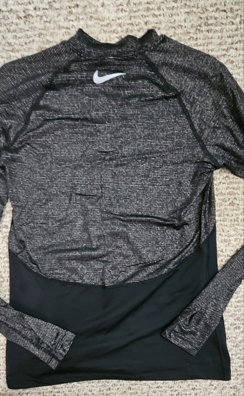 Nike Women's Heathered Gray and Black Long-Sleeve Athletic Top